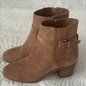 Gianni Bini Tan Suede Ankle Boots - 2 1/2” heels  - Inner zipper - Size 8.5M